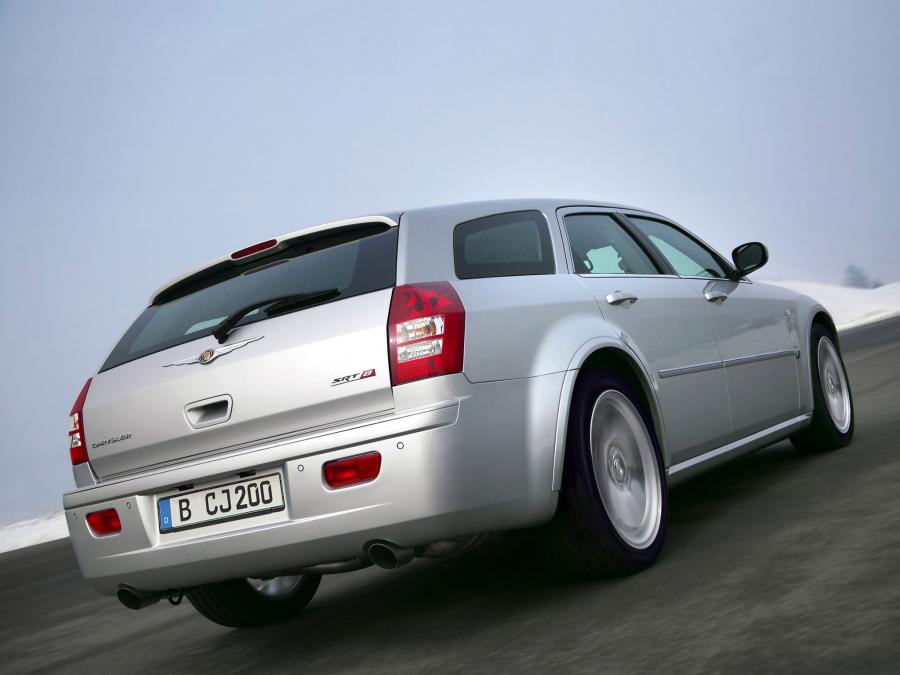  Chrysler 300C SRT8 Touring 2006 года  (фото 15 из 21)
